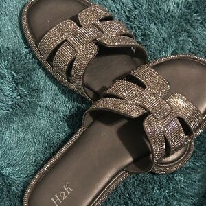 H2K Women's Elegant Black and Silver Sandals